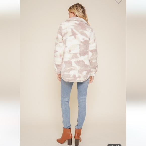 Sherpa Shacket in Mauve and cream - Picture 4 of 7